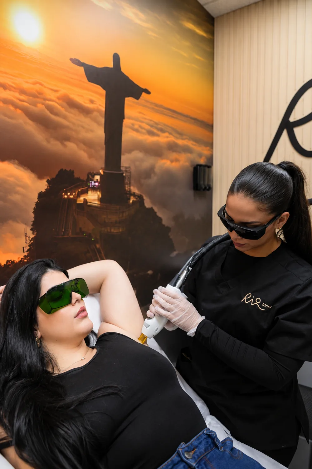 Underarm laser hair removal with Splendor X at Riolaser Kissimmee