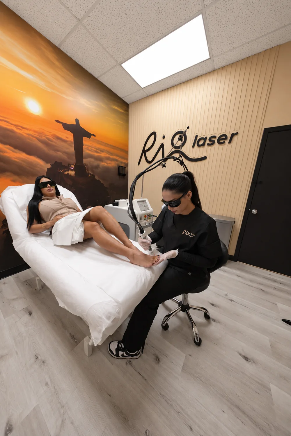 Leg laser hair removal treatment at Riolaser Kissimmee