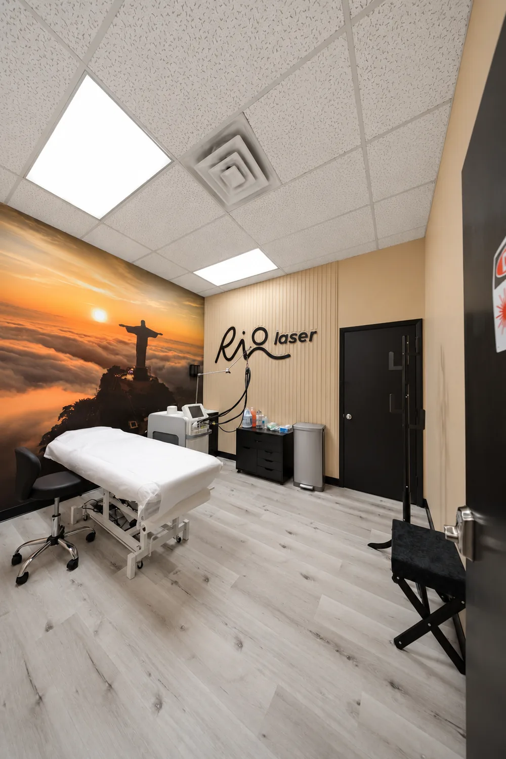 Private laser hair removal treatment room at Riolaser Kissimmee